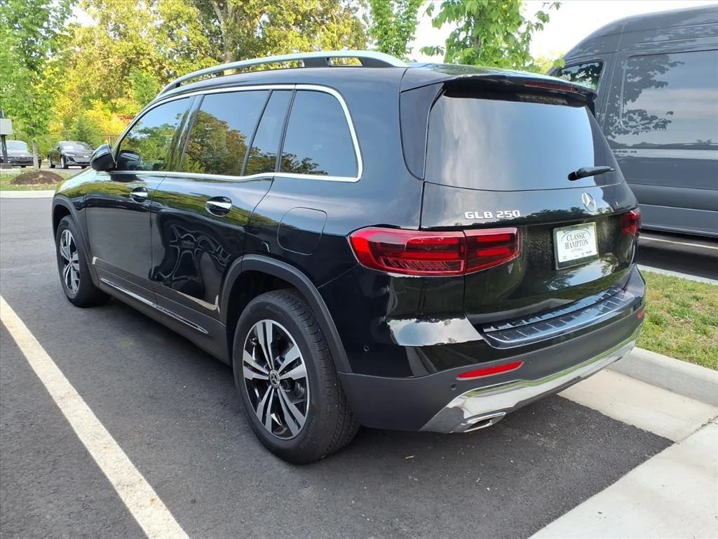 New 2025 Night Black Mercedes-Benz GLB 250 image 34