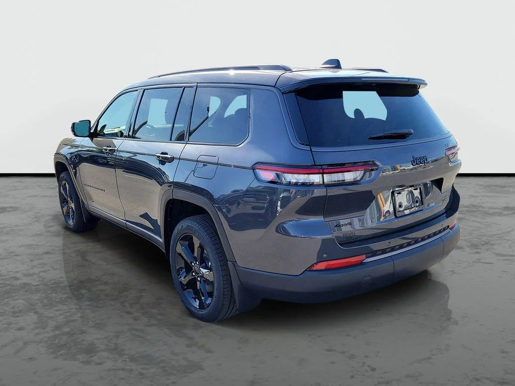 New 2026 Baltic Gray Metallic Clear-Coat Exterior Paint Jeep Limited image 3