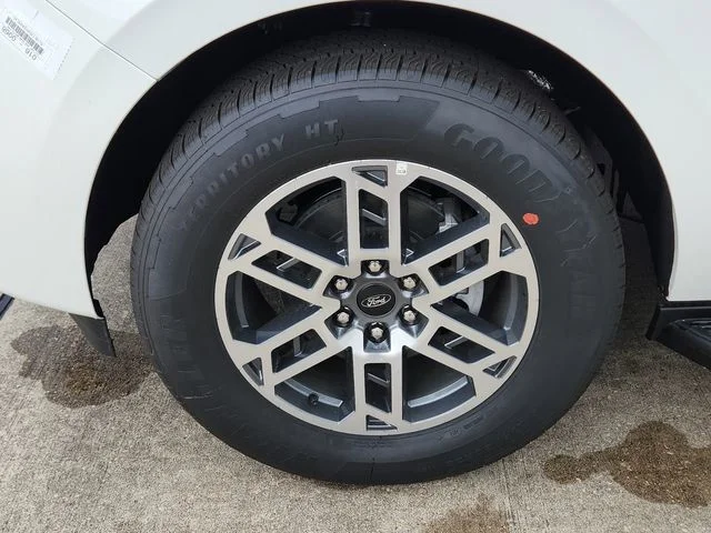 New 2026 Star White Metallic Tri-Coat Ford Active image 23