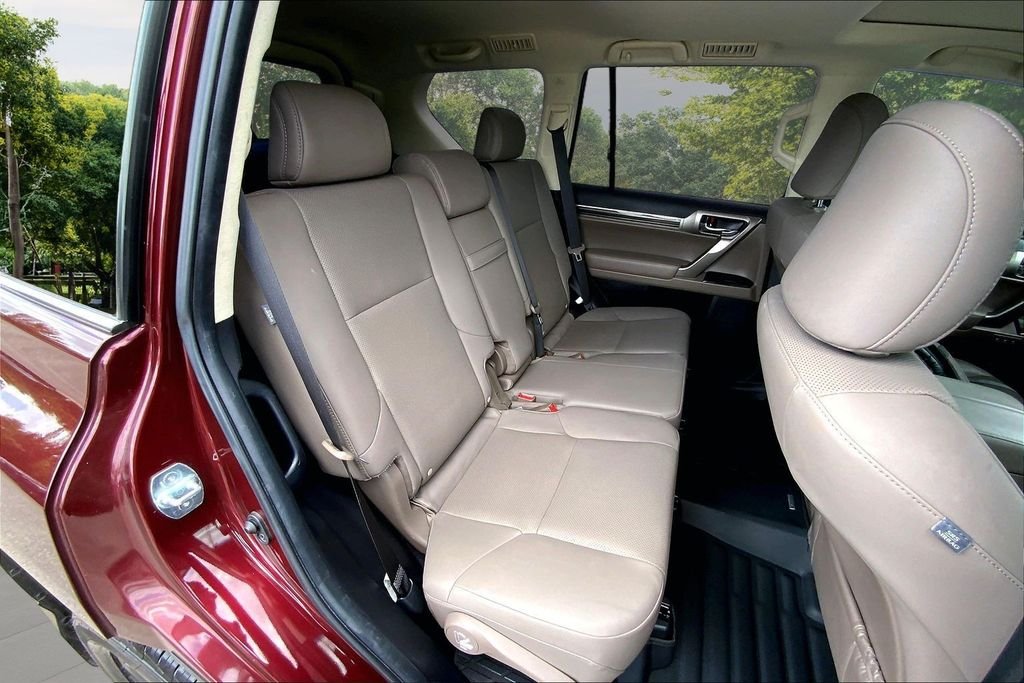 Used 2020 Red Lexus 460 image 24