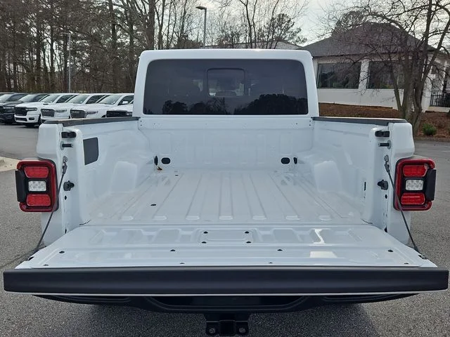 New 2026 Bright White Clear-Coat Exterior Paint Jeep Rubicon image 25