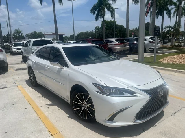 2023 Lexus ES 300h
