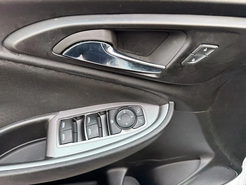 Used 2023 White Chevrolet LT image 8