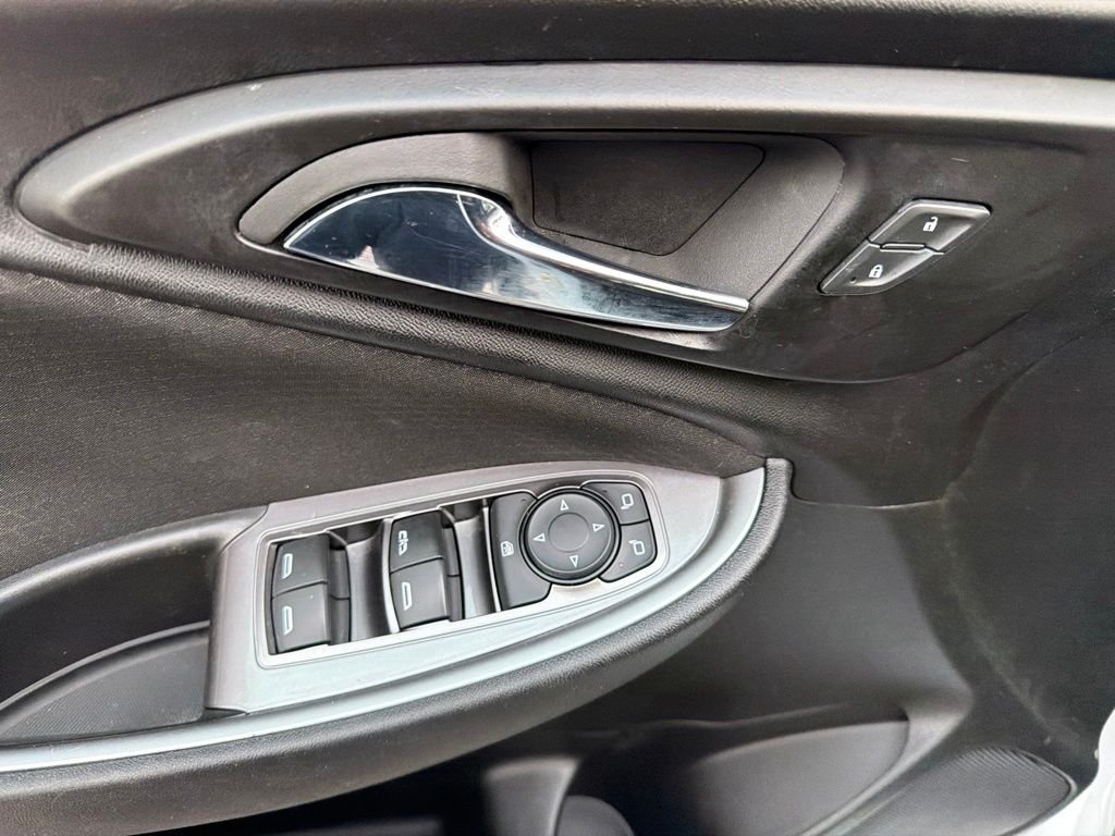 Used 2023 White Chevrolet LT image 8