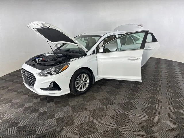 Used 2019 White Hyundai SE image 12