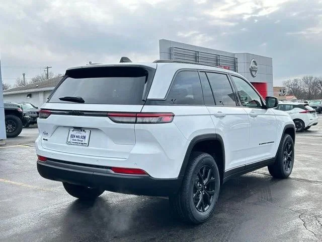 New 2026 Bright White Clear-Coat Exterior Paint Jeep Laredo image 13