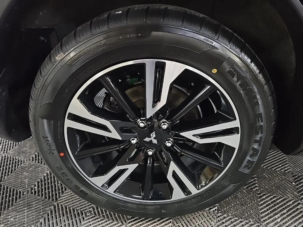 Used 2025 Black Mitsubishi SE image 16