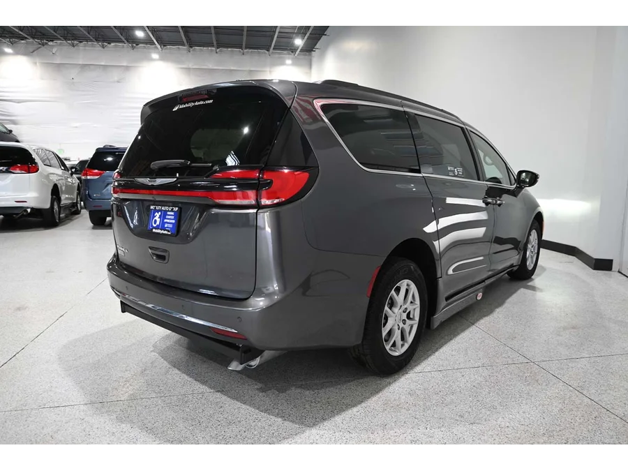 Used 2022 GRAY Chrysler Touring L Mobility Handicap Van image 6
