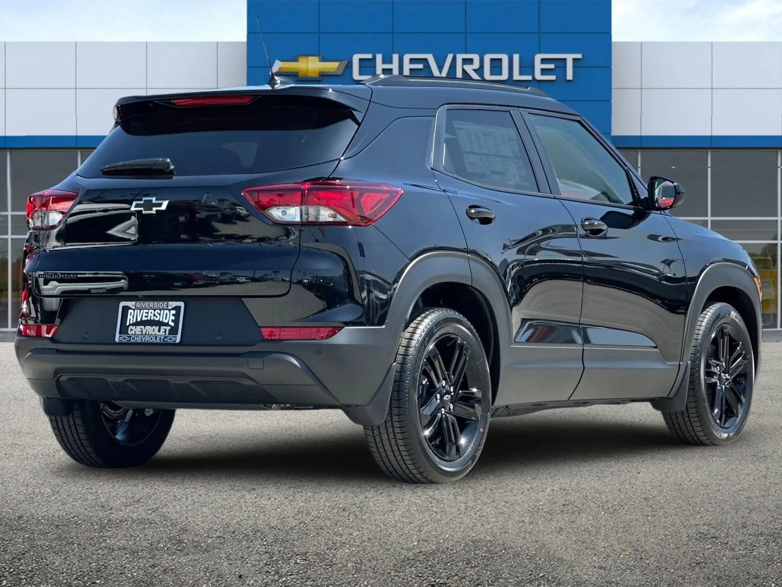 New 2026 Mosaic Black Metallic Chevrolet LT image 4