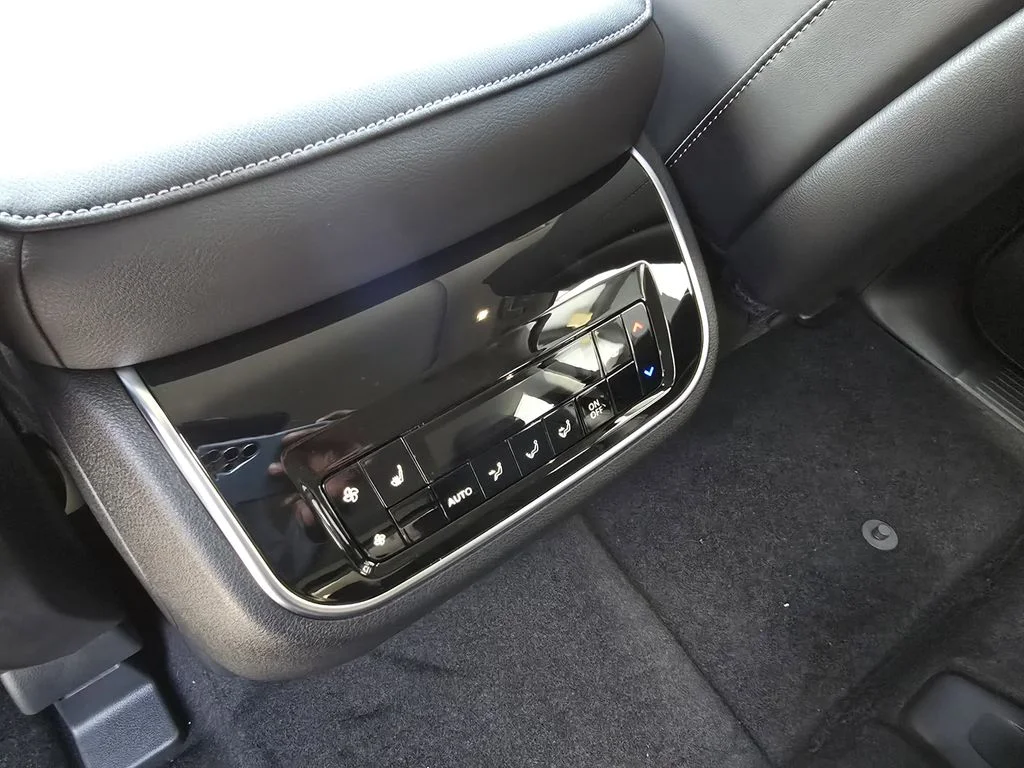 New 2026 RADIANT WHITE INFINITI Luxe 2WD image 12