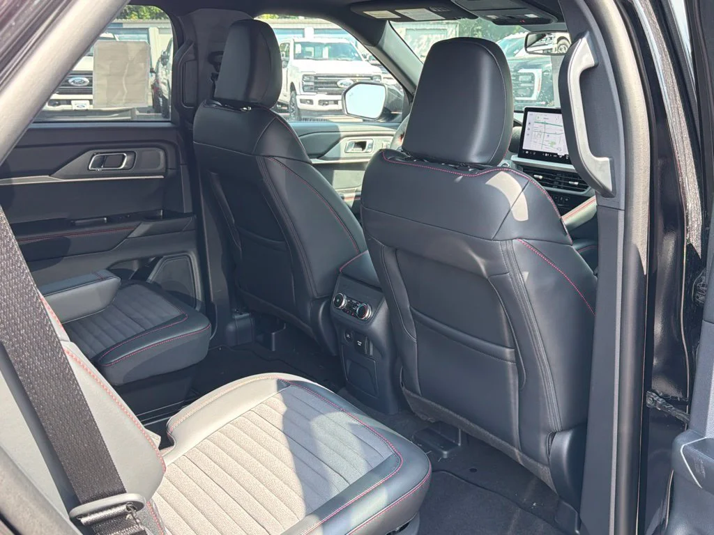 2026 Ford Explorer ST-Line - Photo 16