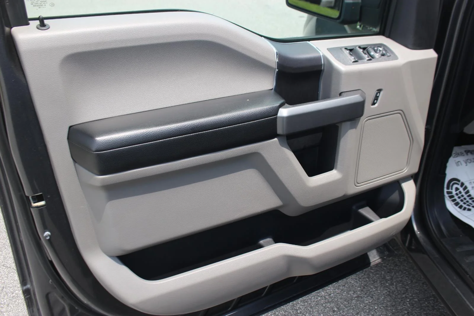 Used 2018 Grey Ford XL image 26