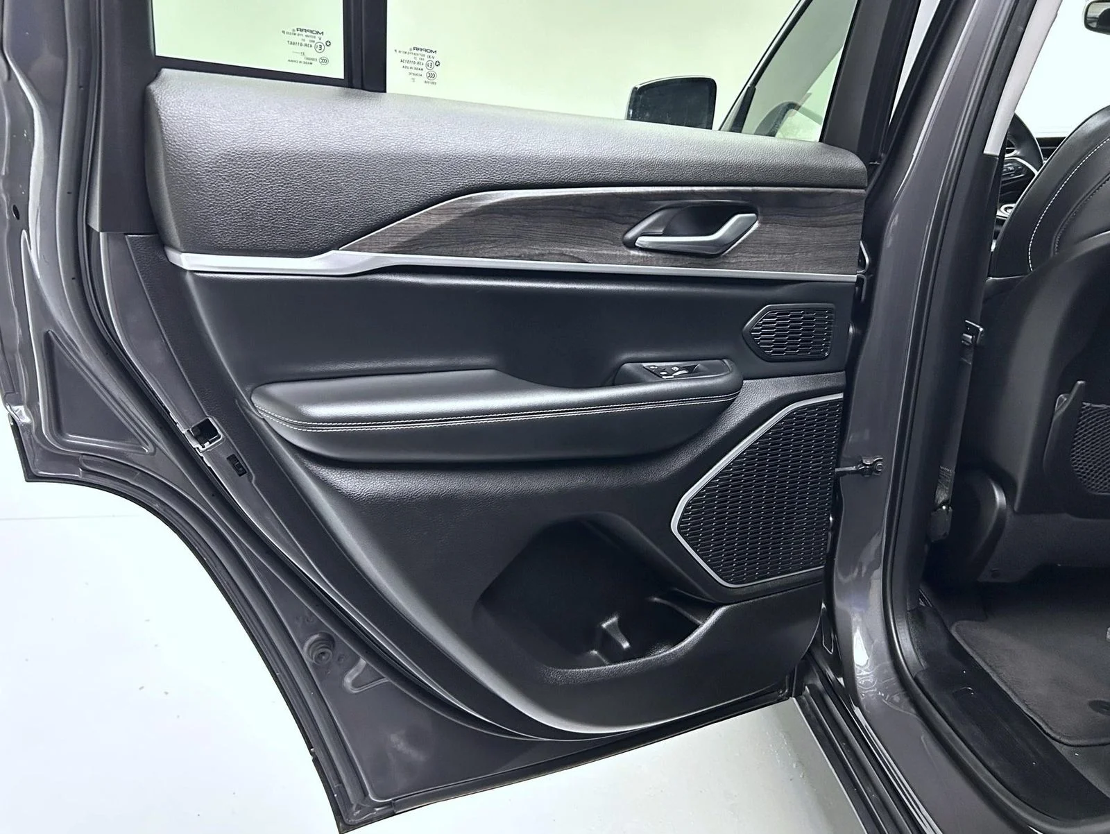 Used 2022 Gray Jeep Limited image 20