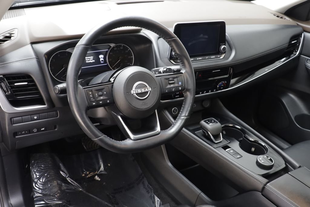 Used 2023 Gun Metallic Nissan SL image 7
