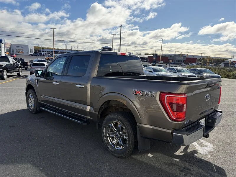 Used 2021 Grey Ford XLT image 4