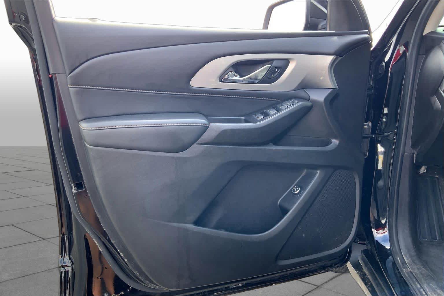 Used 2021 Mosaic Black Metallic Chevrolet LT Cloth image 22