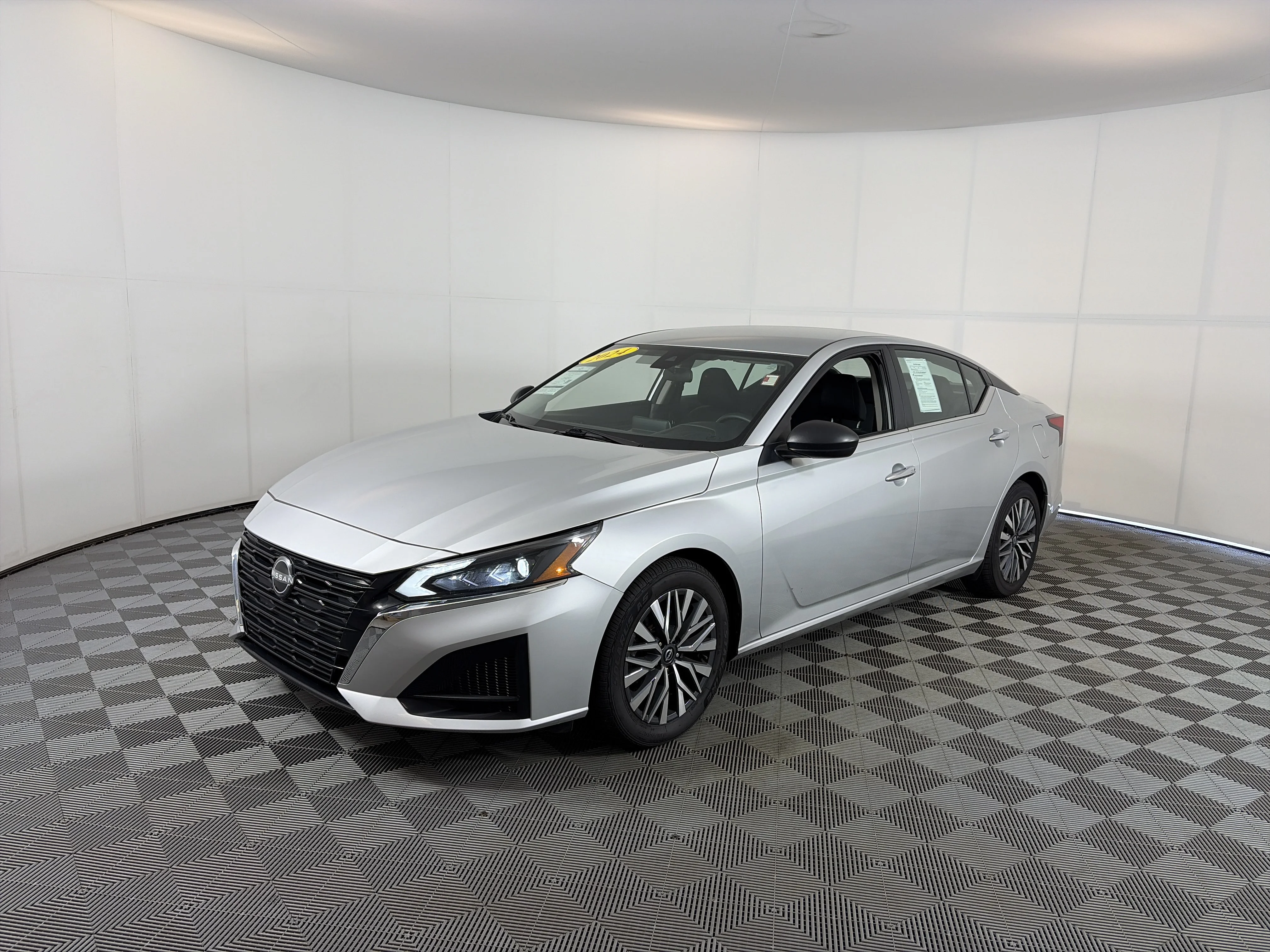 Used 2024 Brilliant Silver Metallic Nissan 2.5 SV image 2