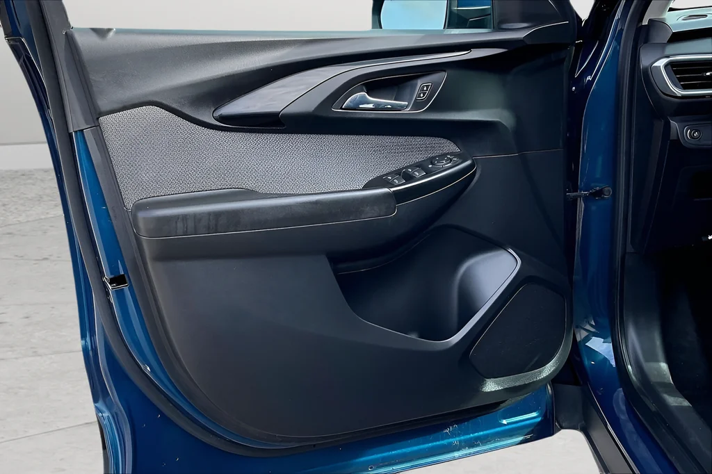 Used 2021 Blue Chevrolet LT image 12