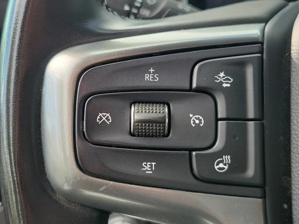 Used 2025 Gray Chevrolet LT image 28