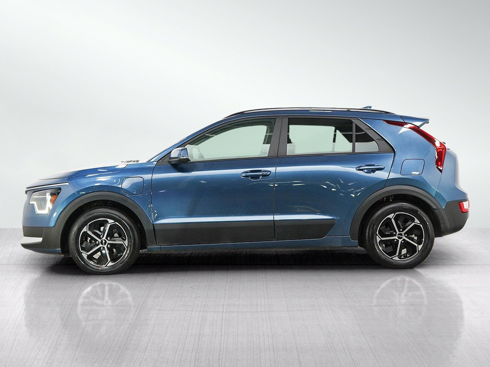 Used 2024 Kia Niro EX with VIN KNDCS3LF1R5165600 for sale in Minneapolis, Minnesota