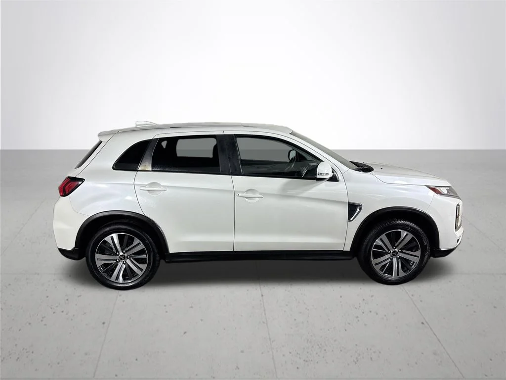 Used 2021 White Mitsubishi 2.0 SE image 5