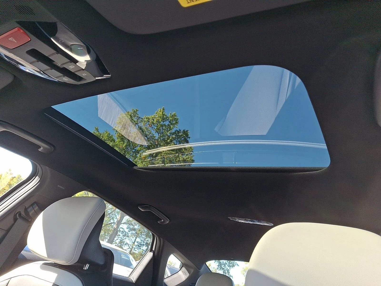 2025 Kia K4 GT-Line Turbo - Photo 7