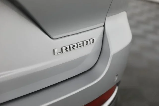 Used 2025 Silver Jeep Laredo X image 33