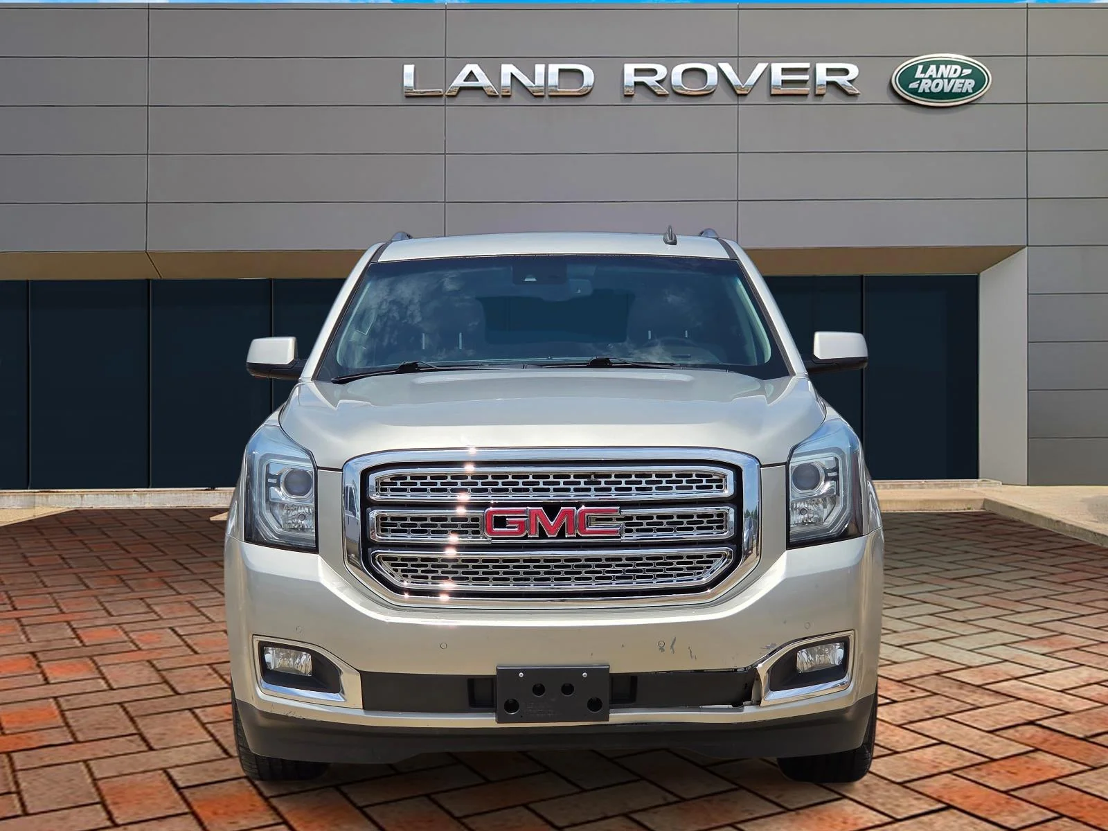 Used 2015 CHAMPAGNE SILVER METALLIC GMC SLT image 2