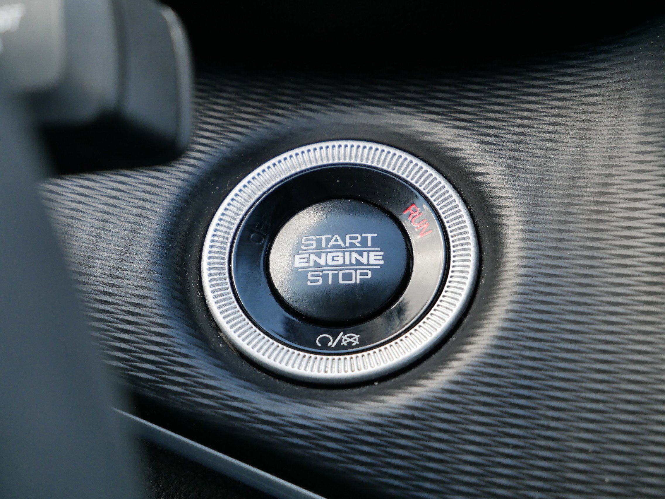 Used 2024 Diamond Black Crystal Pearlcoat Jeep Altitude image 25