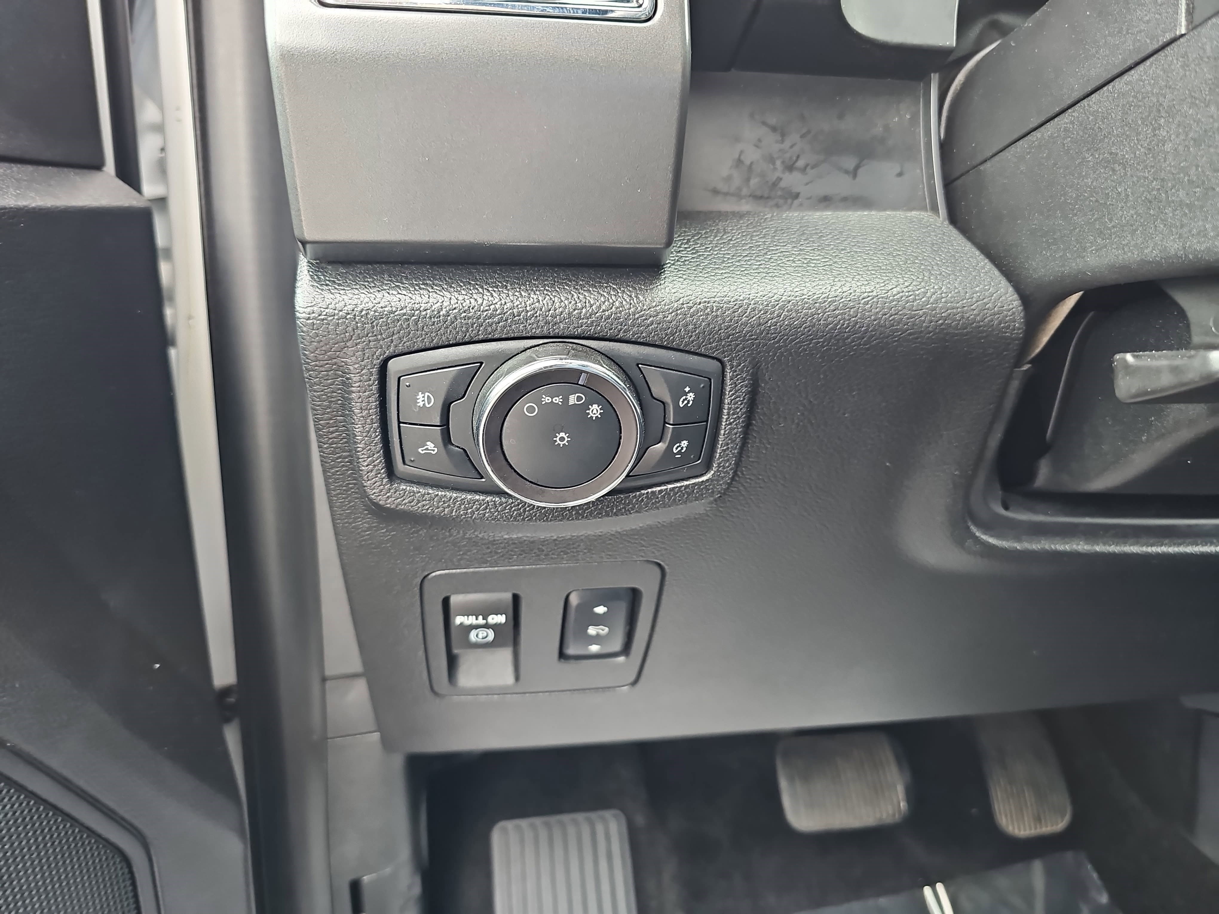 Used 2018 Oxford White Ford XLT image 27