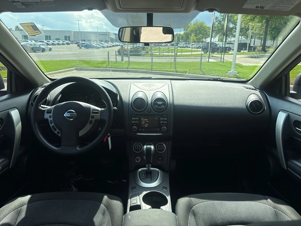 Used 2014 Platinum Graphite Nissan S image 16