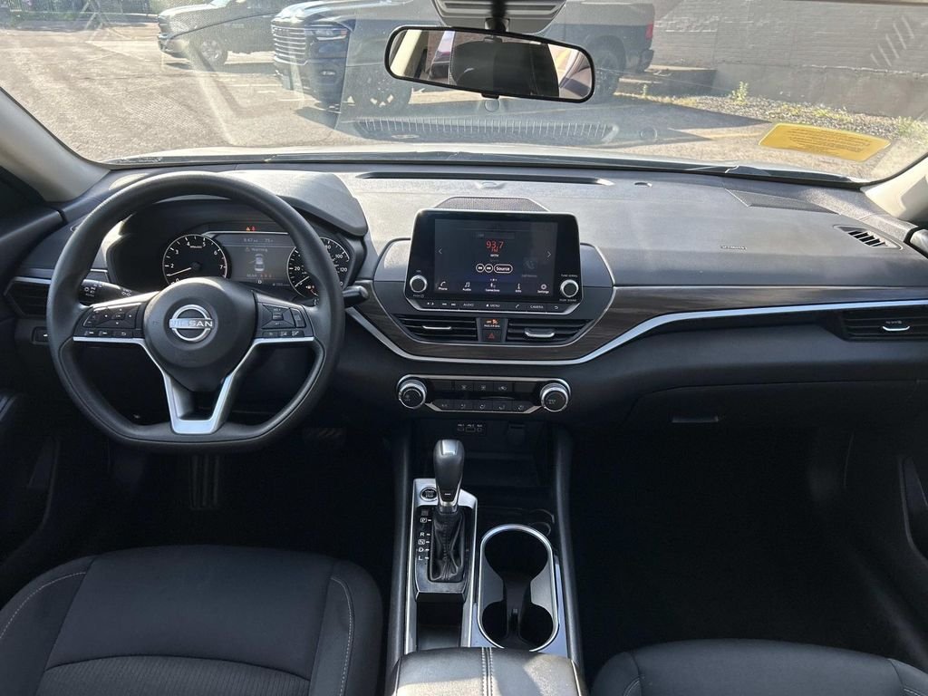 Used 2024 Silver Nissan 2.5 SV image 19