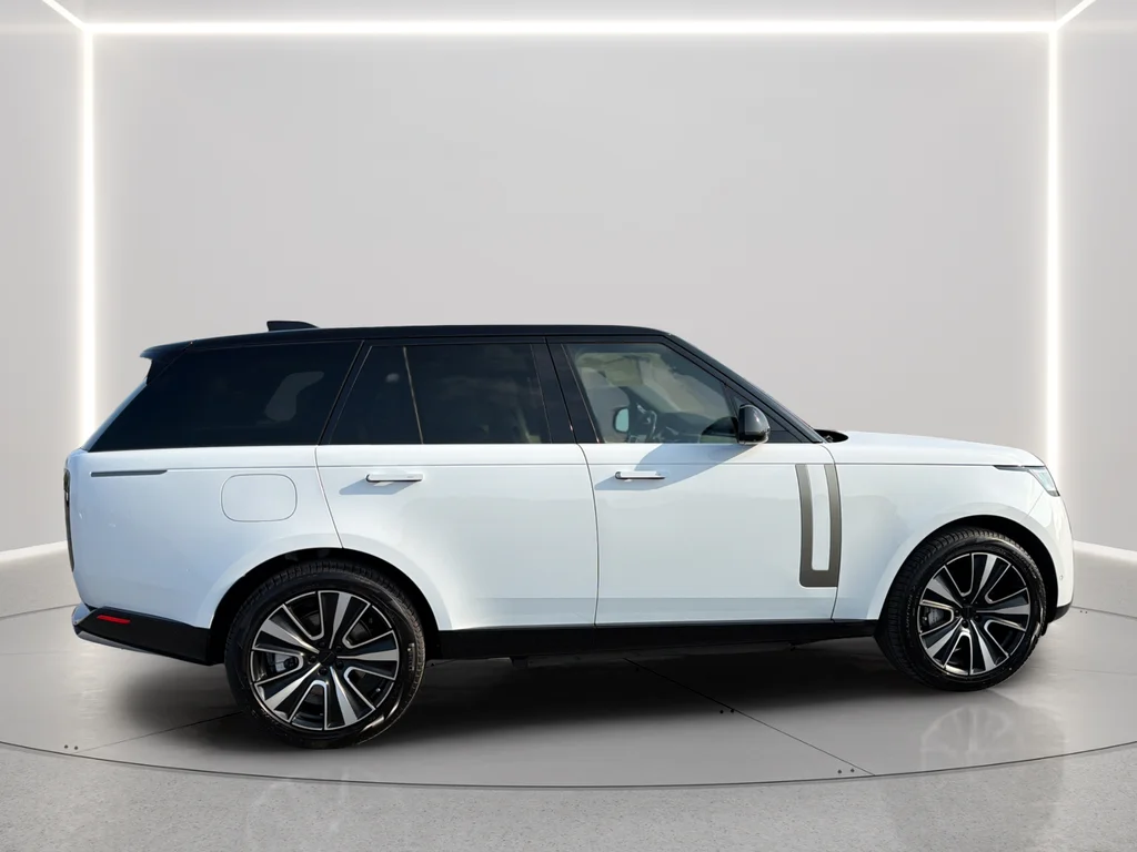 Used 2026 White Land Rover SE image 17