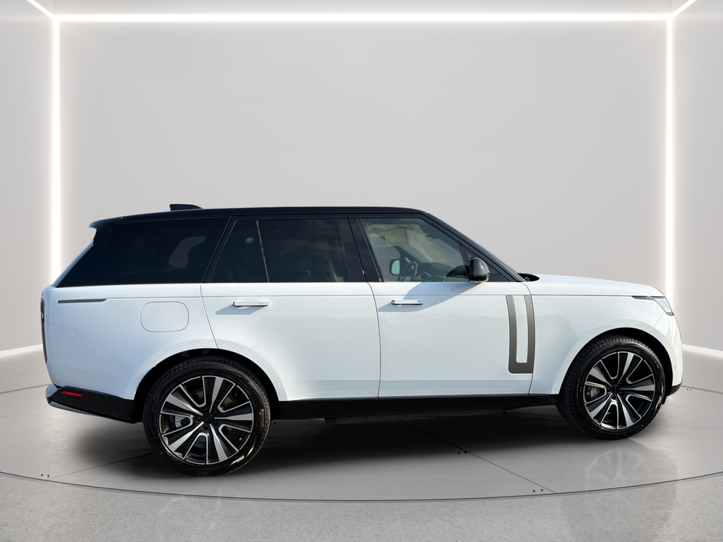 Used 2026 White Land Rover SE image 17
