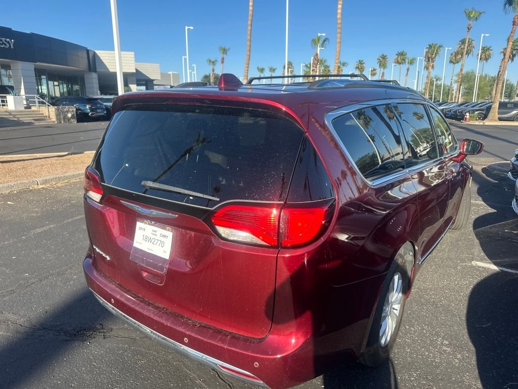 Used 2019 Red Chrysler Touring L image 4
