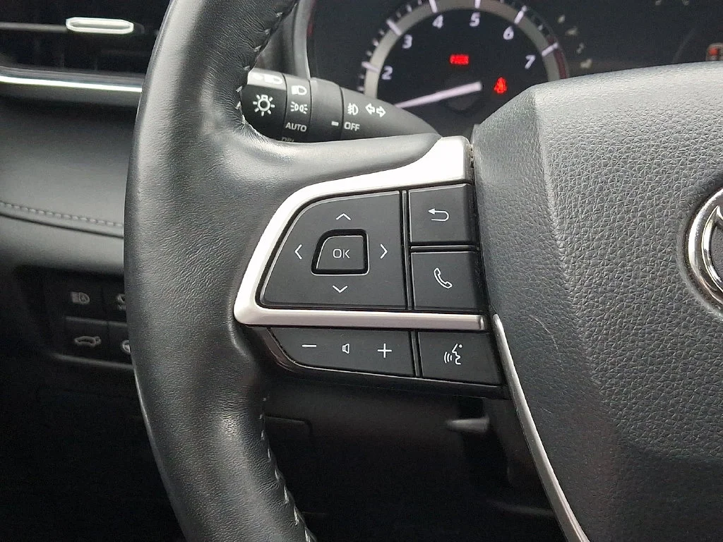 Used 2022  Toyota Platinum image 24