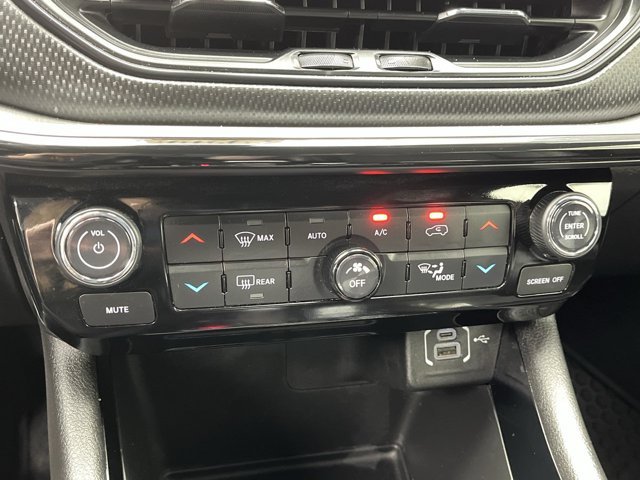 Used 2025 Red Hot Pearlcoat Jeep Trailhawk image 21