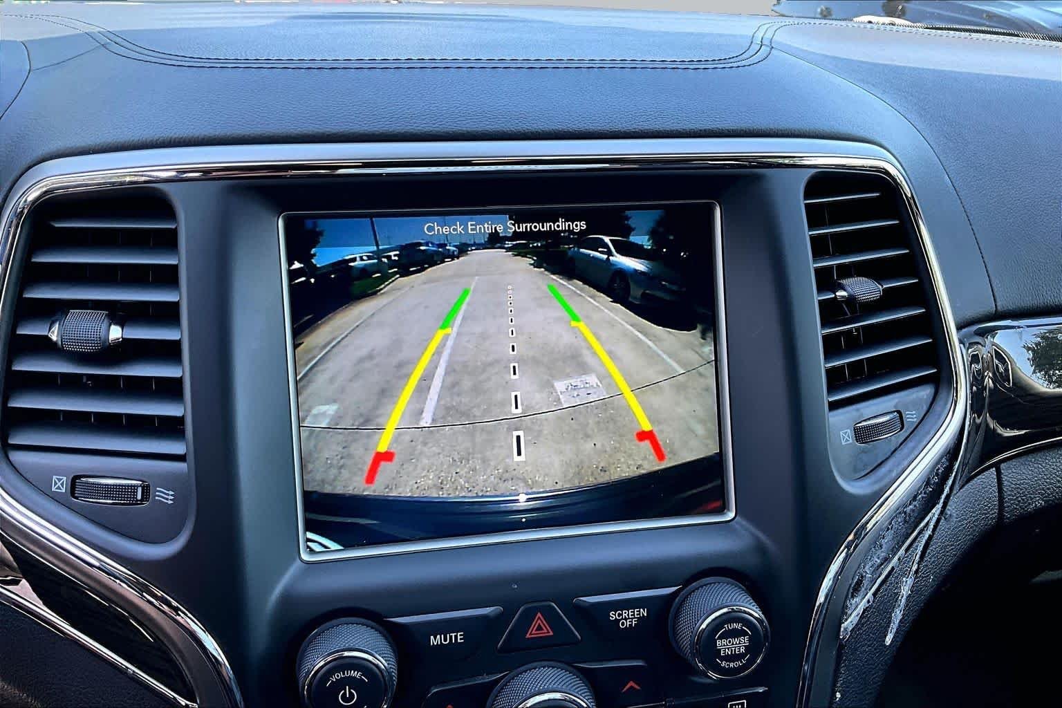 Used 2018 Diamond Black Crystal Pearlcoat Jeep Overland image 25