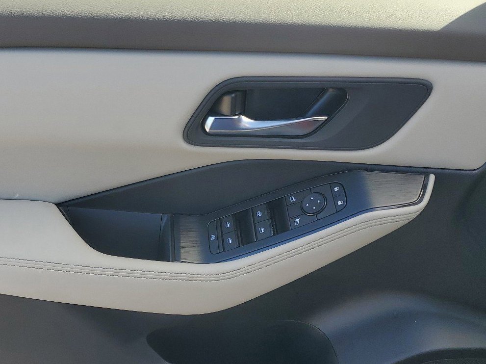2025 Nissan Rogue SV - Photo 18