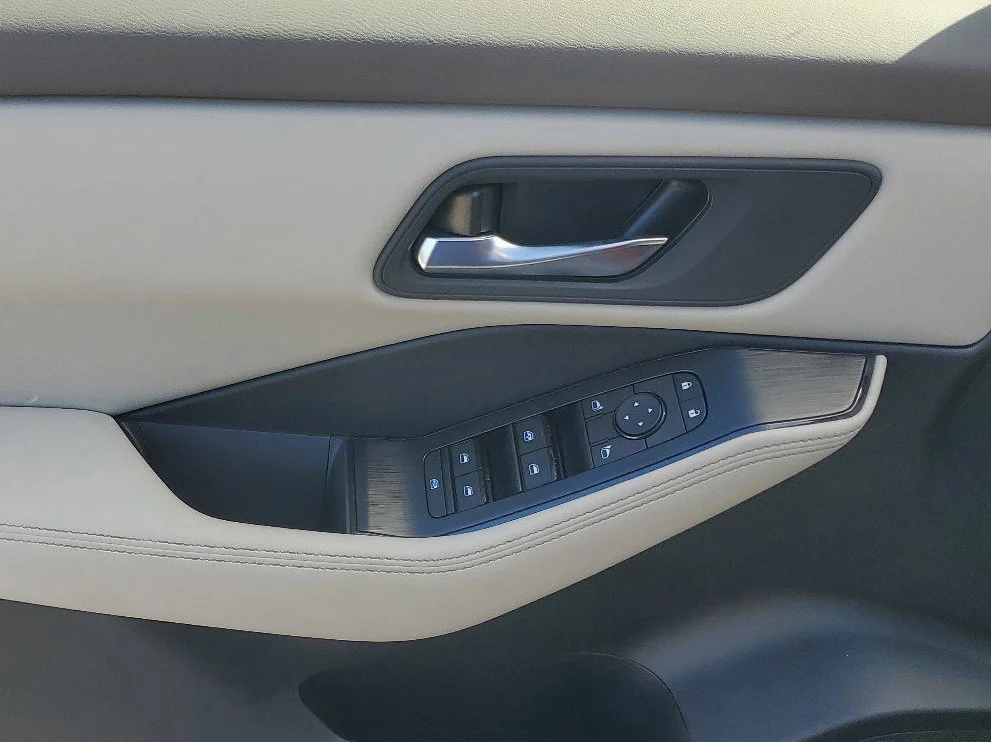 2025 Nissan Rogue SV - Photo 18