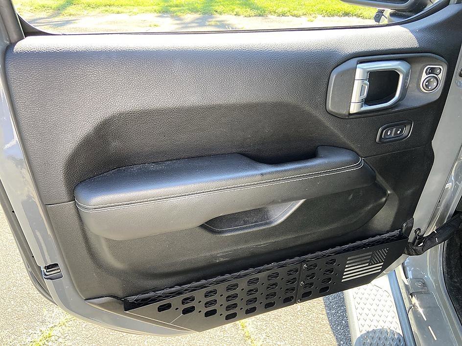 Used 2020 Sting-Gray Clearcoat Jeep Overland image 9