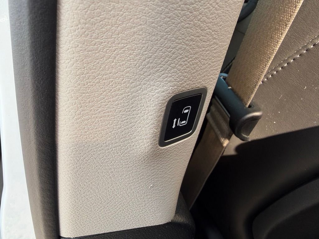Used 2023 White Chrysler Touring L image 6
