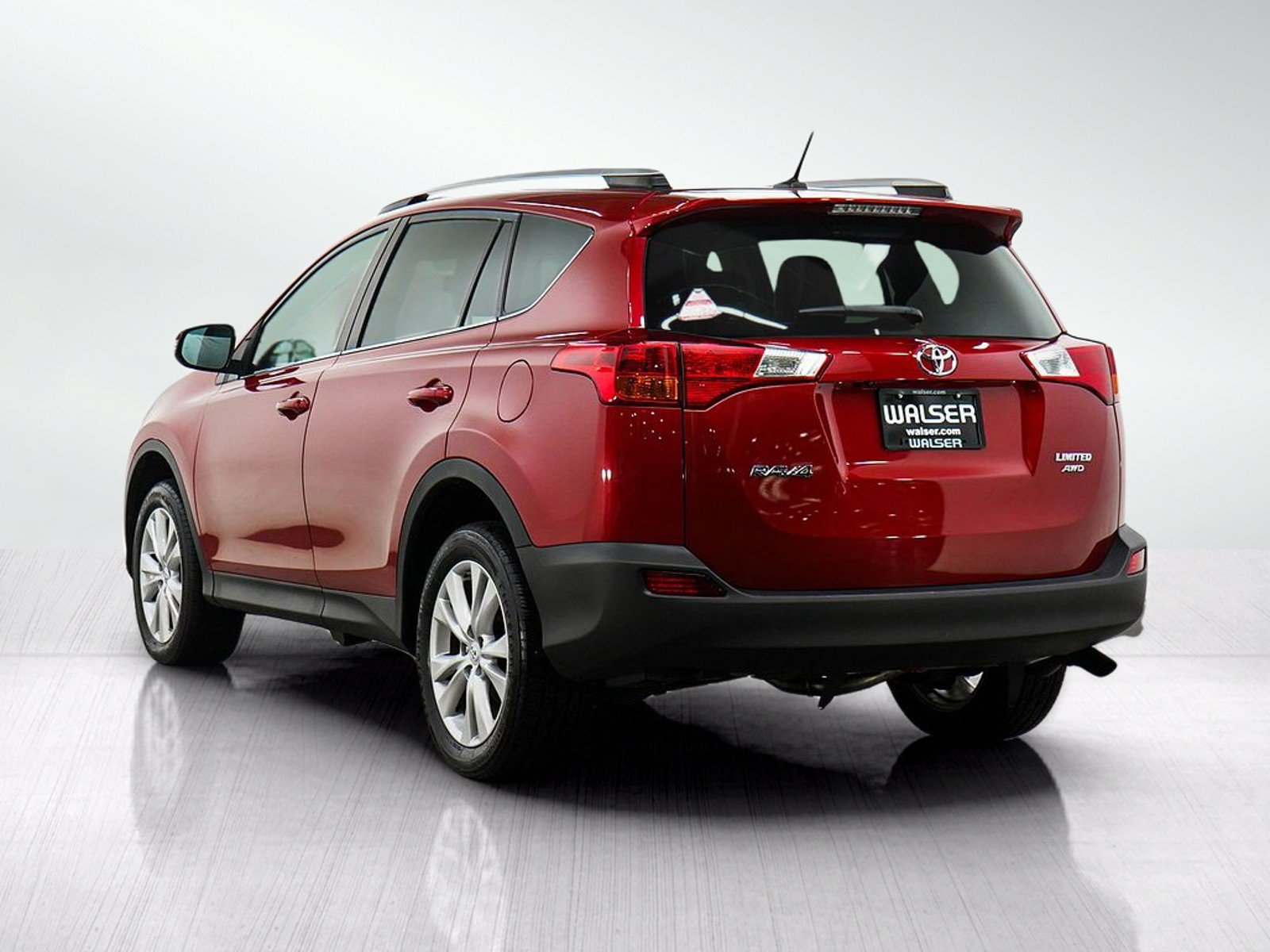Used 2015 Barcelona Red Metallic Toyota Limited image 3