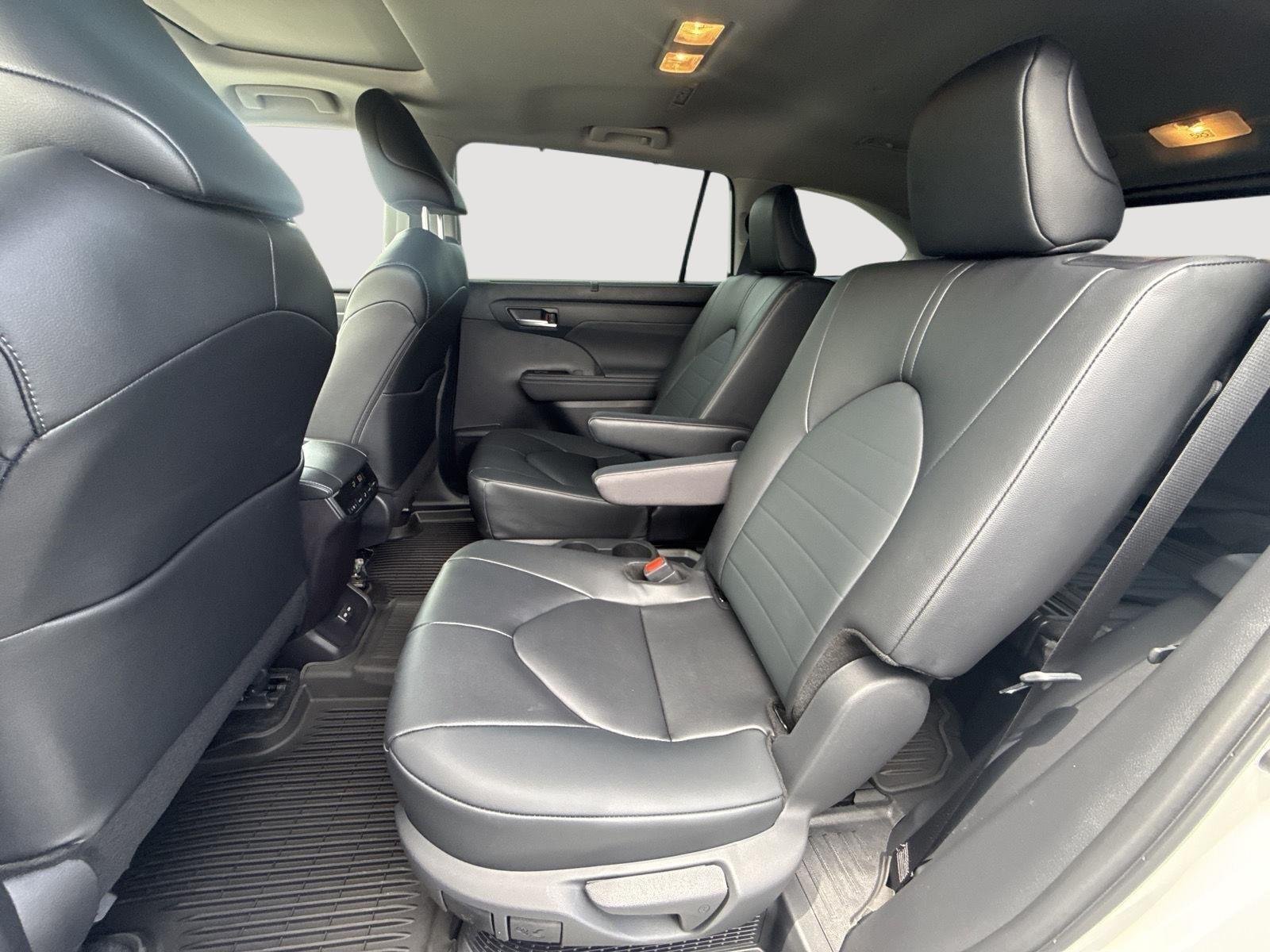 Used 2026 Wind Chill Pearl Toyota Hybrid XLE image 5