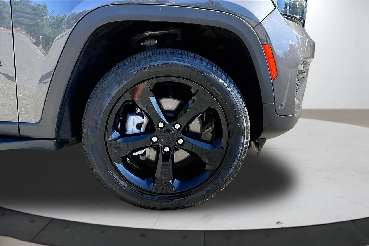 Used 2023 Gray Jeep Limited image 34