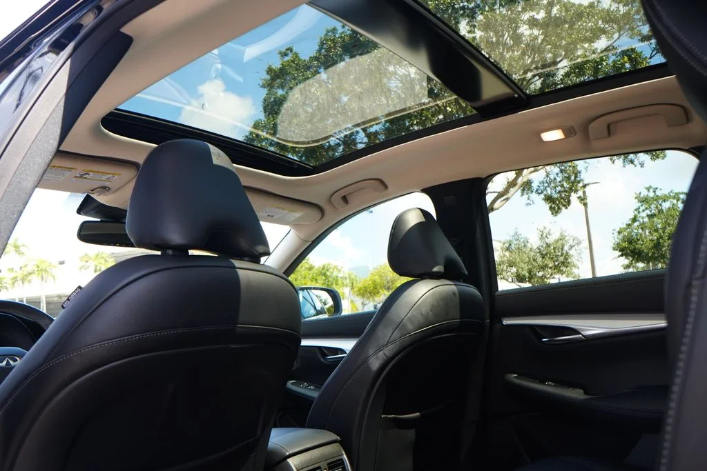 Used 2021 Black INFINITI LUXE image 17