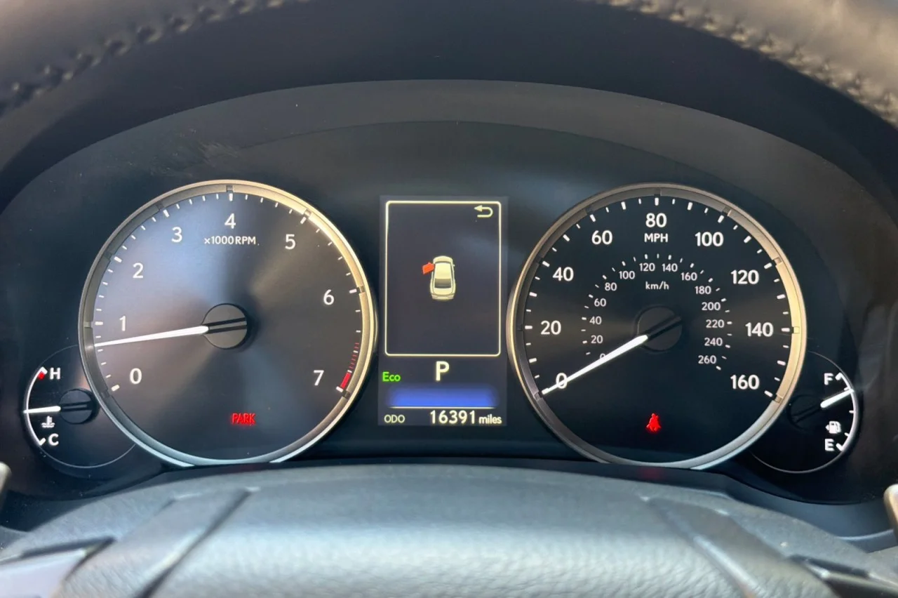 Used 2024  Lexus IS 300 image 22