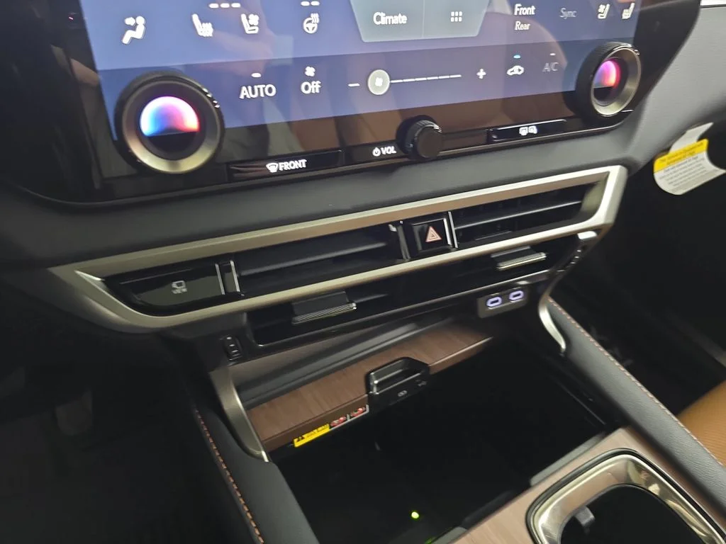 New 2026 Eminent White Pearl Lexus PREMIUM image 23