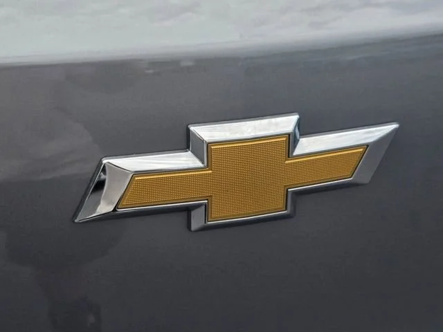 Used 2025 Sterling Gray Metallic Chevrolet LT image 17