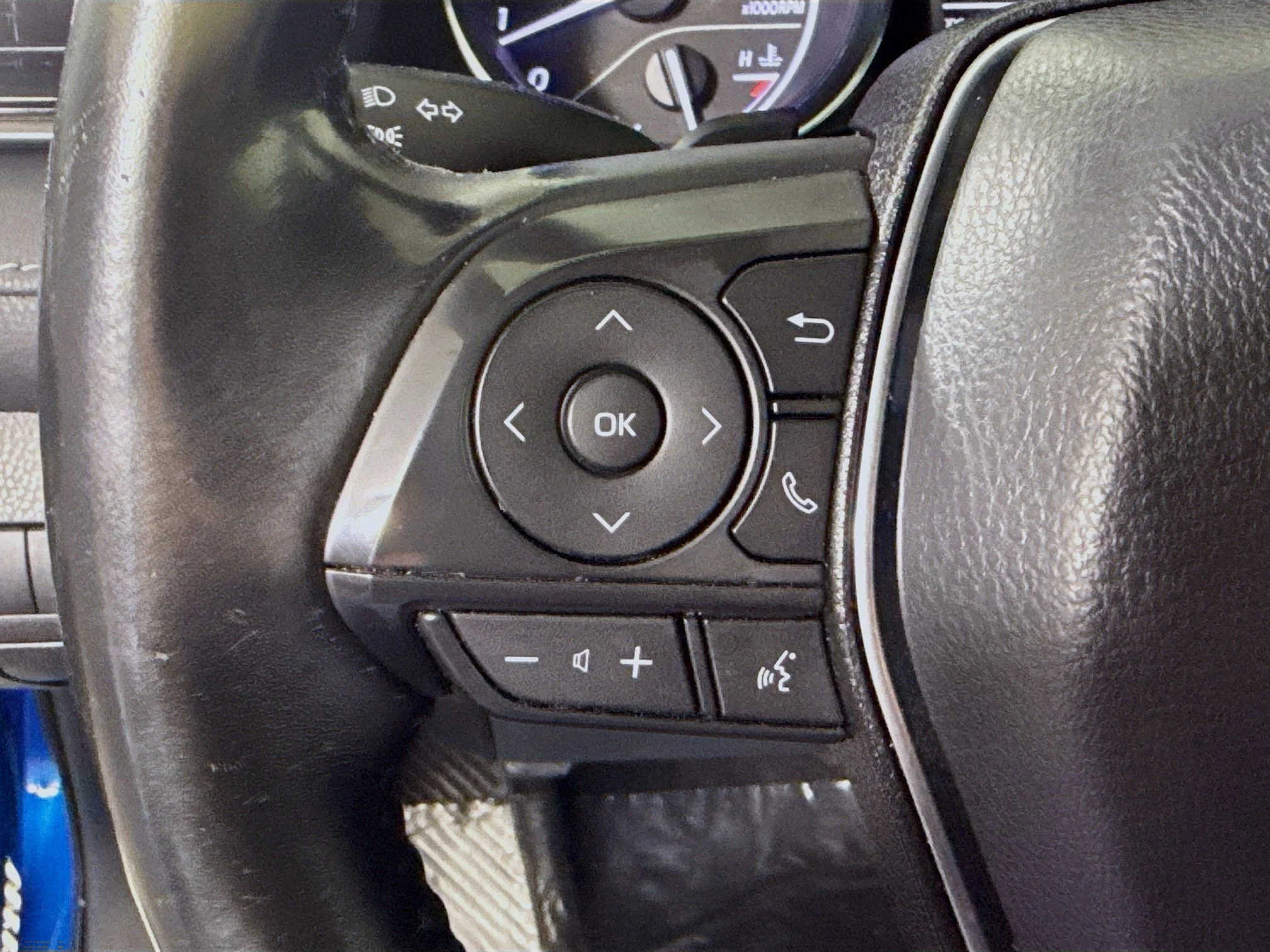 Used 2020 Blue Streak Metallic Toyota SE image 10